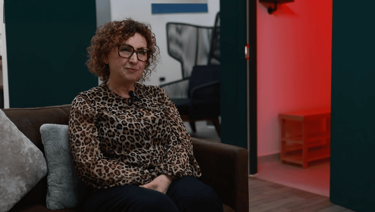 Claire John - Floatation therapy mamhilad